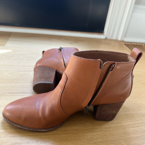 Madewell tan brown leather stacked block heel ankle boots - Picture 5 of 11